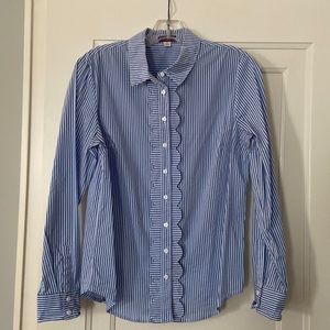 Truly Poppy, the perfect button down for spring, size small
